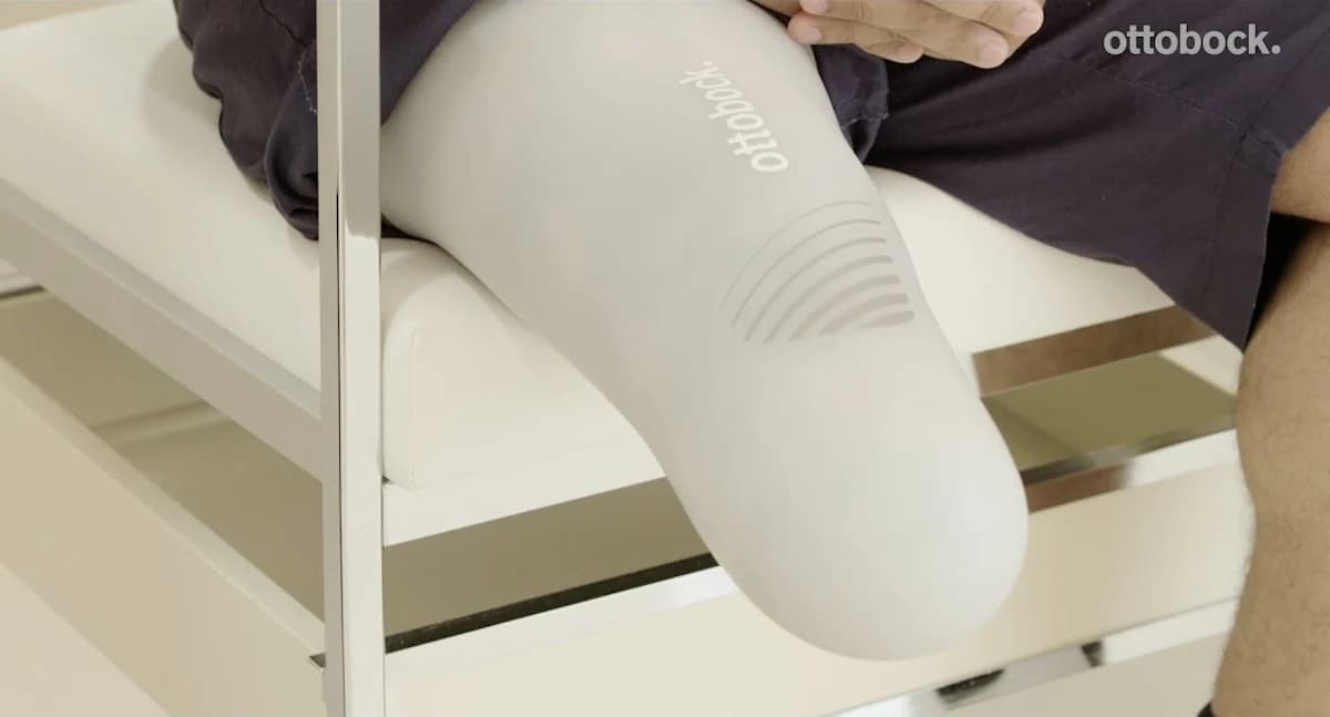 Applying a compression liner