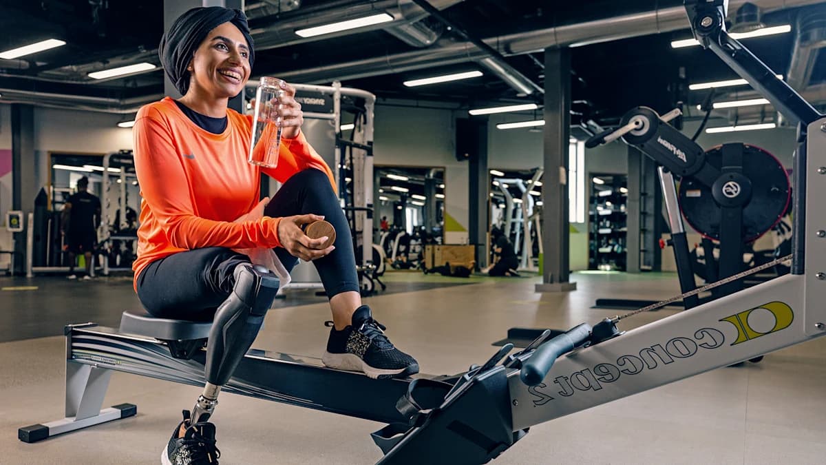Woman with a Genium X3 knee training in a gym