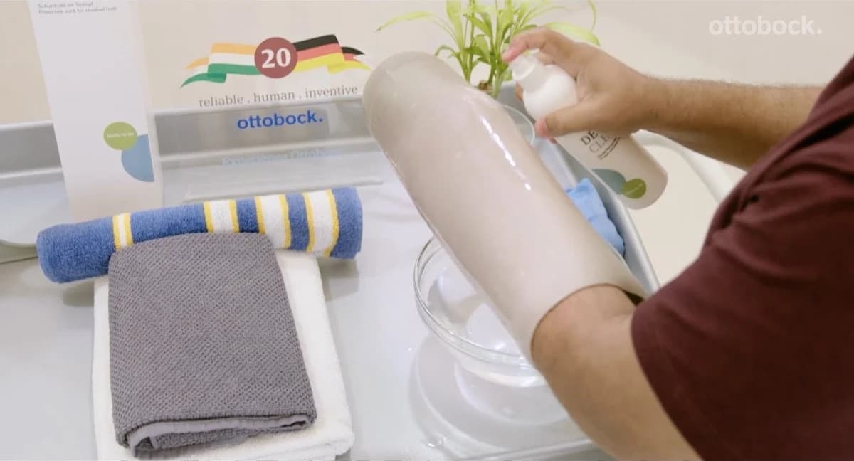 Cleaning a prosthetic liner