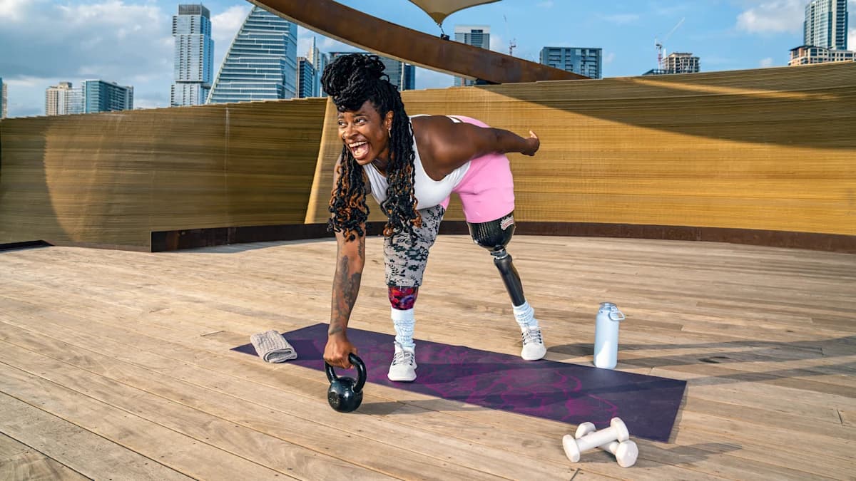 C-Leg 4 user Shima taking part in a gym workout.