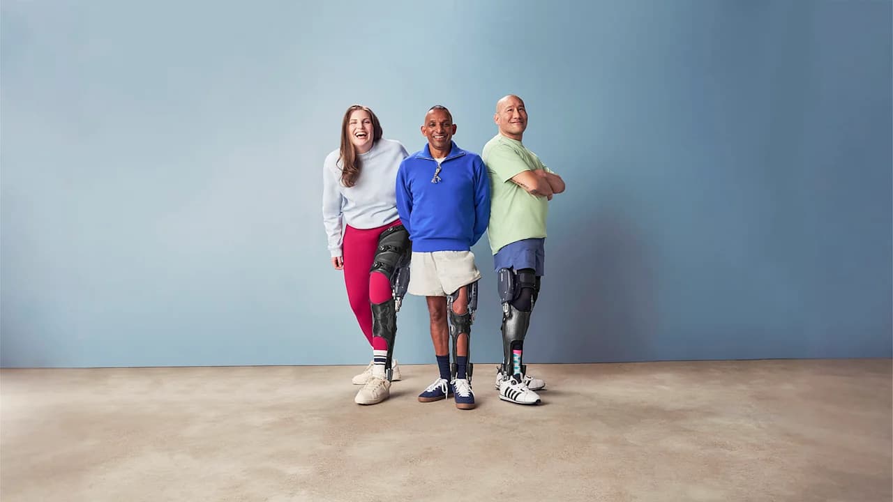 مجموعة من مستخدمي C-Brace يبتسمون للكاميرا.