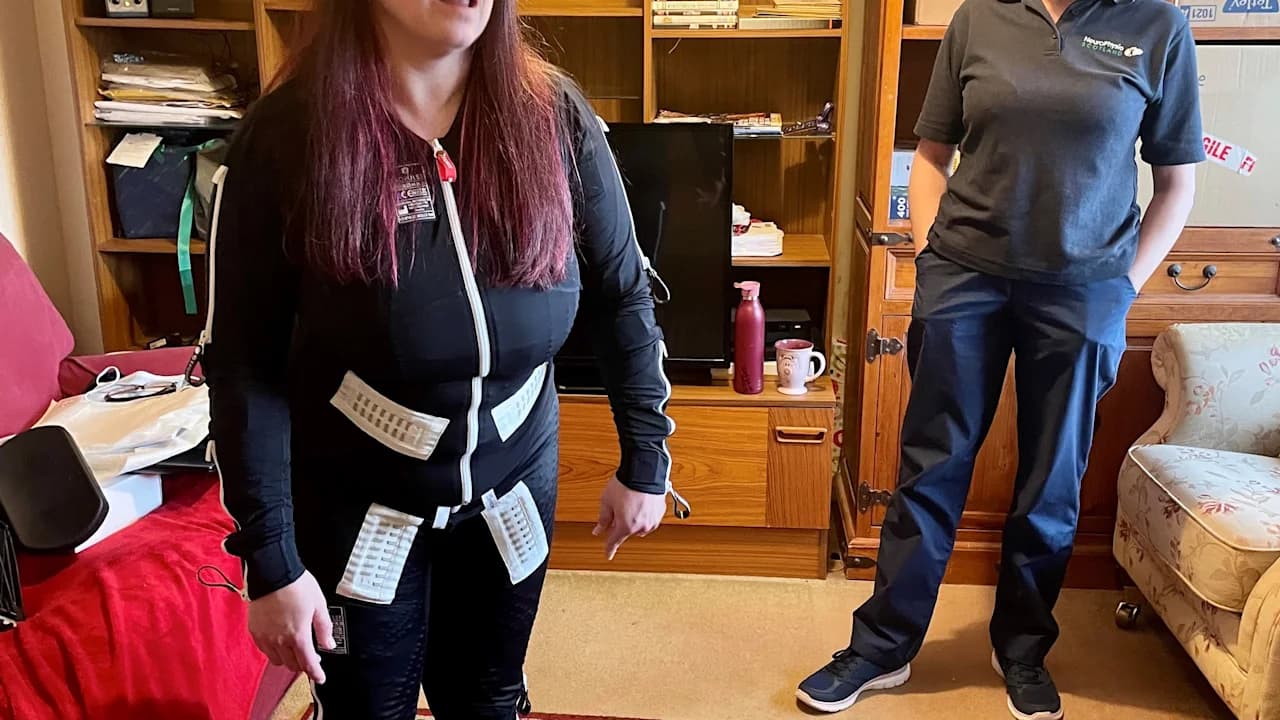 قصة Sarah Jane مع Exopulse Mollii Suit
