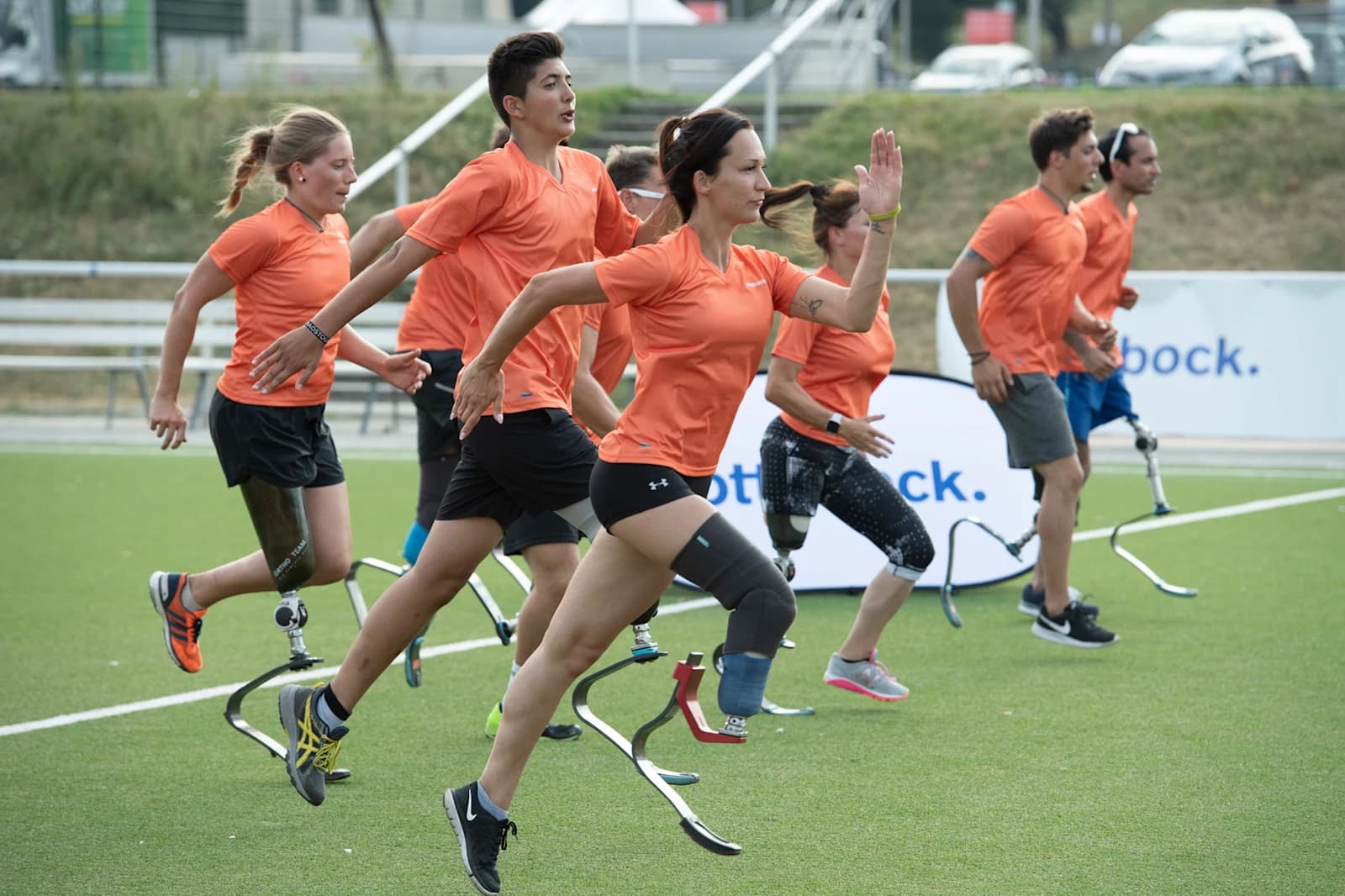 Athlete running with an Ottobock running prosthesis