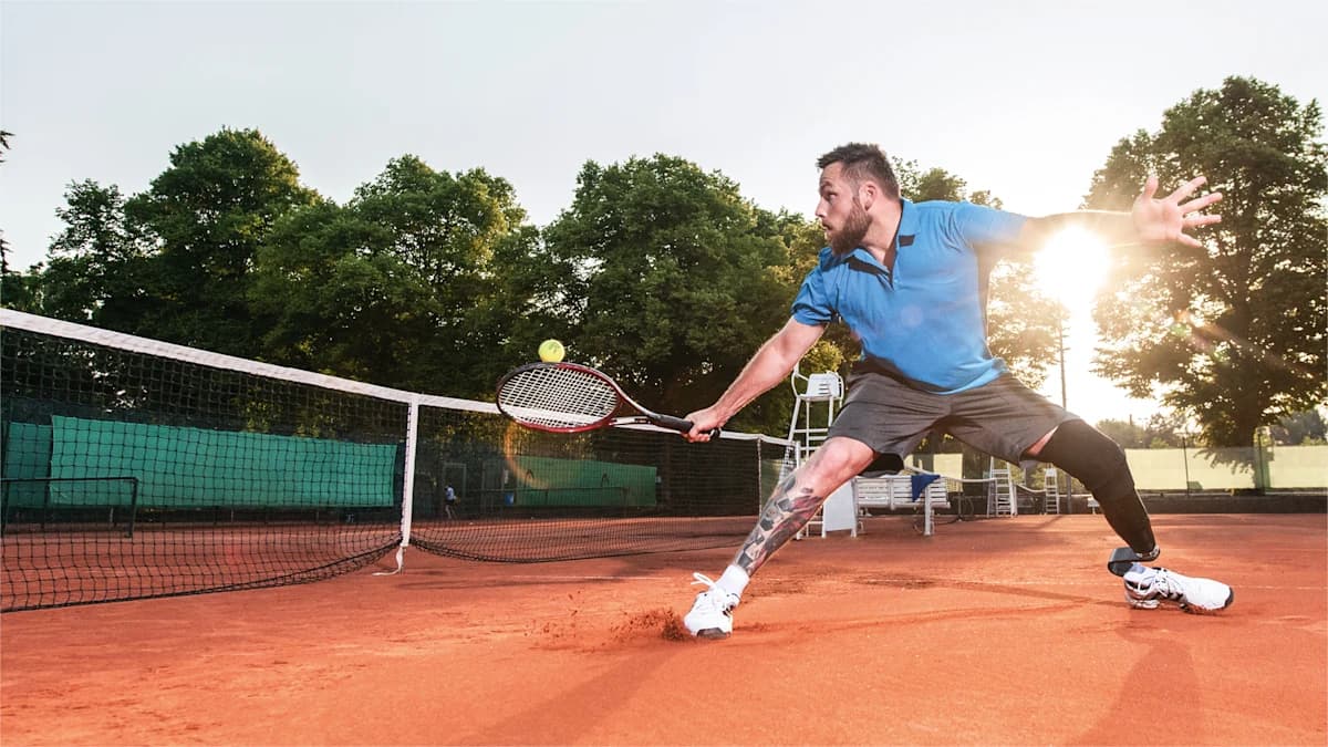 Athlete sprinting with an Ottobock Sportsline prosthesis